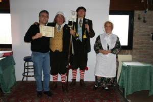 Roberto Bortolotti con la Famiglia Pavironica durante la cerimonia di promozione a Maestro Assaggiatore